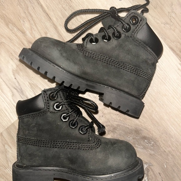 Timberland Black High-Top Boots with Sturdy Sole - Picture 6 of 7
